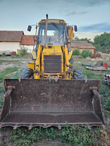 Buldoexcavator JCB 3CX, locatie Battonya (Ungaria), la granita cu Arad.