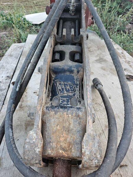 Buldoexcavator JCB 3CX, locatie Battonya (Ungaria), la granita cu Arad.